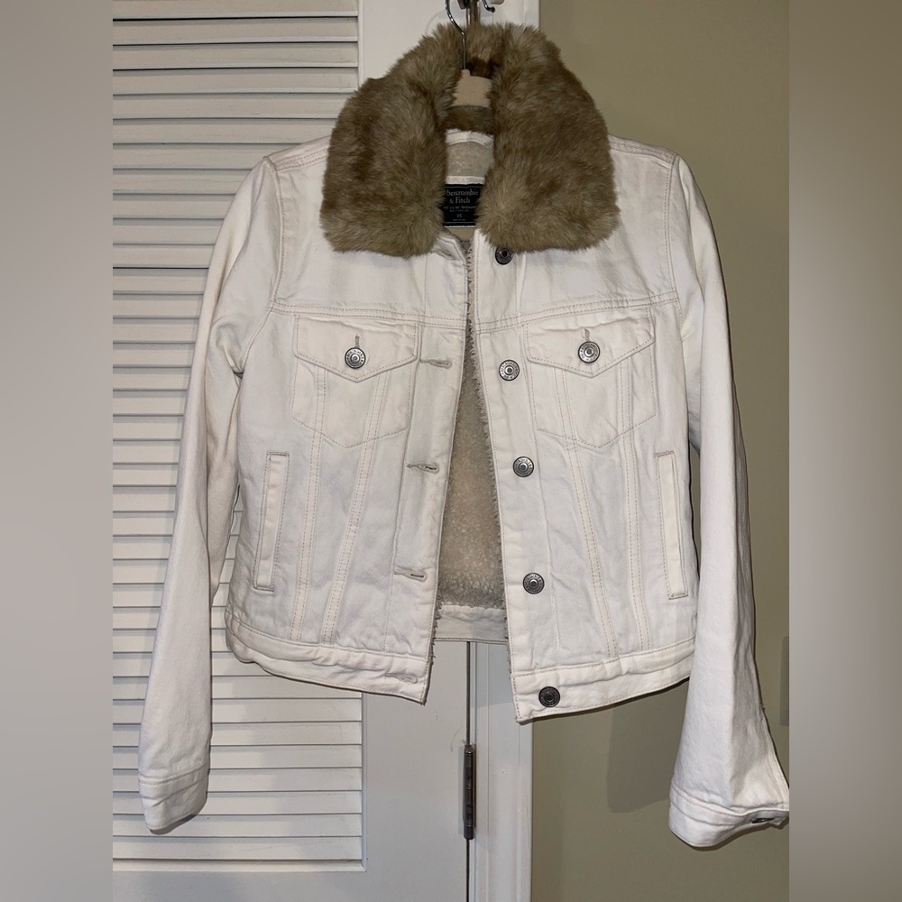 Abercrombie & Fitch Cream Denim Jacket with Brown Faux Fur Collar